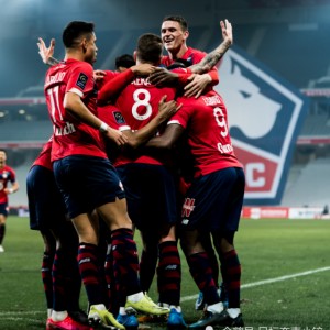  尼姆主场球迷助威声震天，法甲保级球队逆境扳平比分