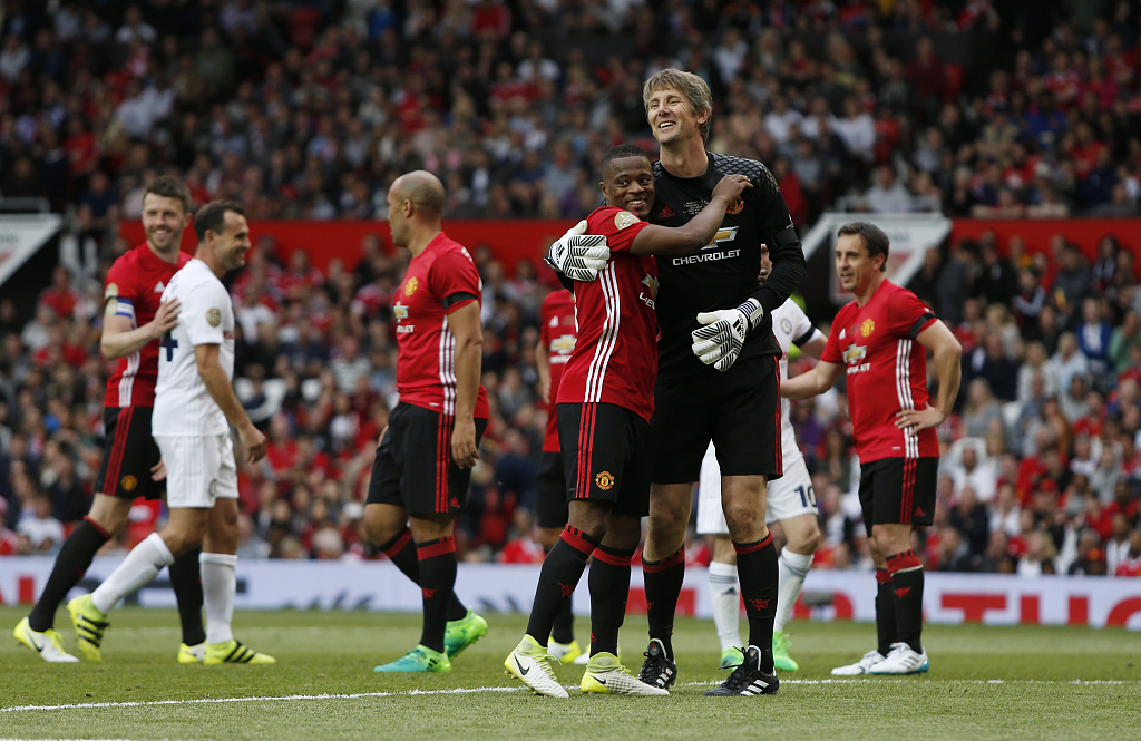  传奇射手托尼现场观战,维罗纳为其举行纪念仪式